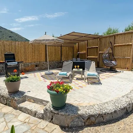펜션 Rena's Rustic Retreat 하니아
